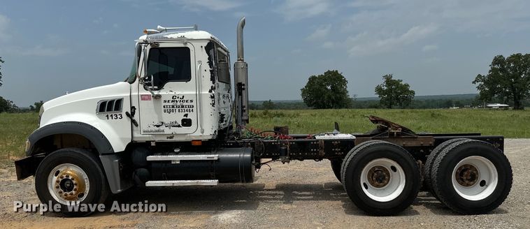 image for item IE9032 2007 Mack CTP713 semi truck