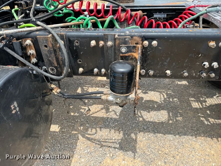 image for item IE9032 2007 Mack CTP713 semi truck