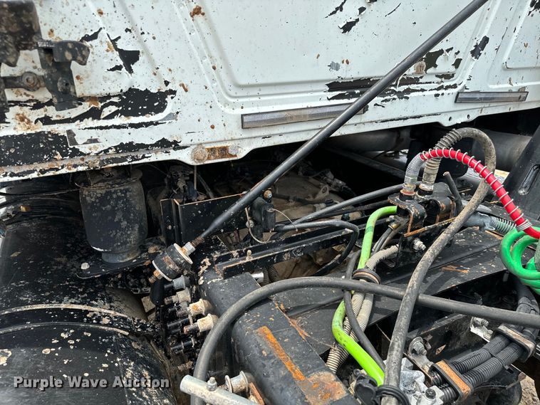 image for item IE9032 2007 Mack CTP713 semi truck