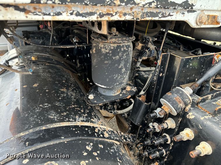 image for item IE9032 2007 Mack CTP713 semi truck