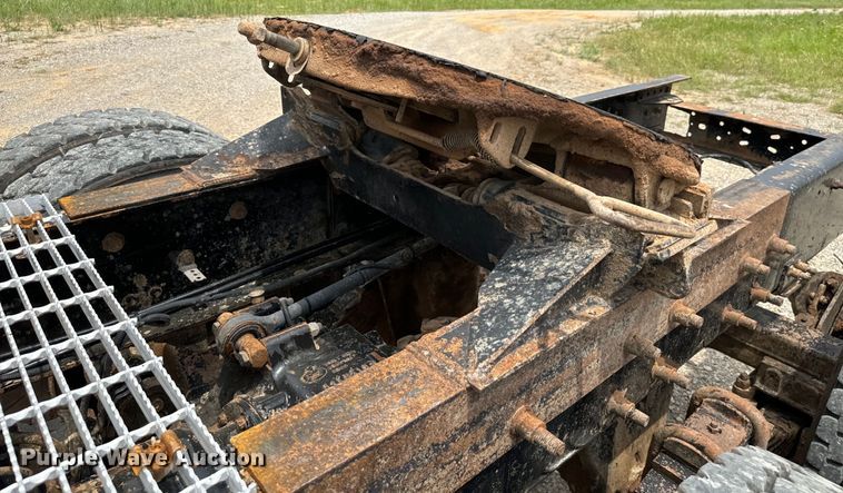 image for item IE9032 2007 Mack CTP713 semi truck