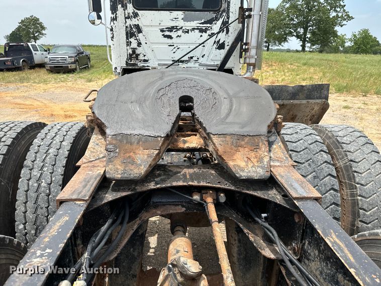 image for item IE9032 2007 Mack CTP713 semi truck