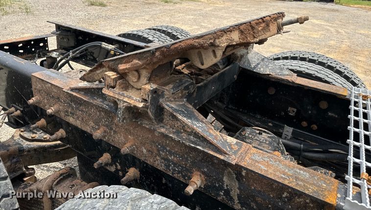 image for item IE9032 2007 Mack CTP713 semi truck