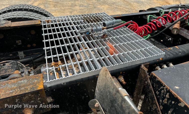 image for item IE9032 2007 Mack CTP713 semi truck