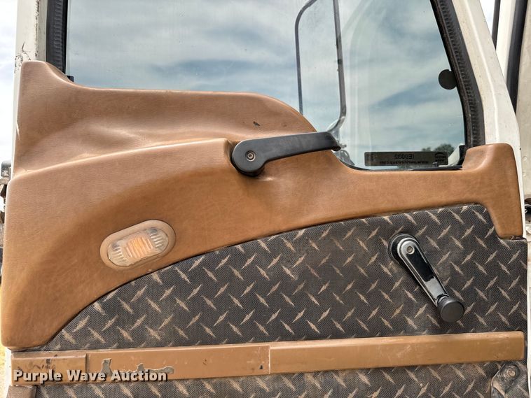 image for item IE9032 2007 Mack CTP713 semi truck