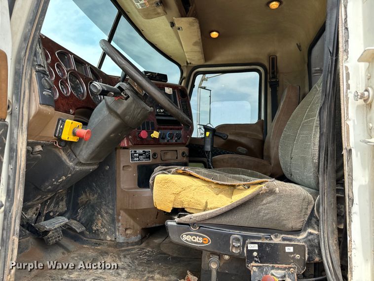 image for item IE9032 2007 Mack CTP713 semi truck