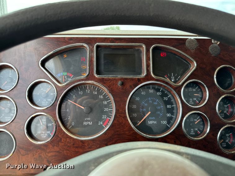 image for item IE9032 2007 Mack CTP713 semi truck