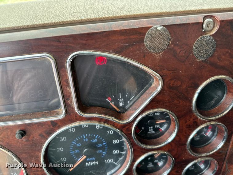 image for item IE9032 2007 Mack CTP713 semi truck