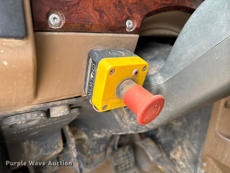 image for item IE9032 2007 Mack CTP713 semi truck