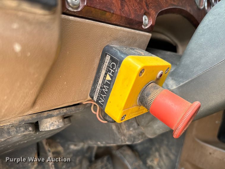 image for item IE9032 2007 Mack CTP713 semi truck