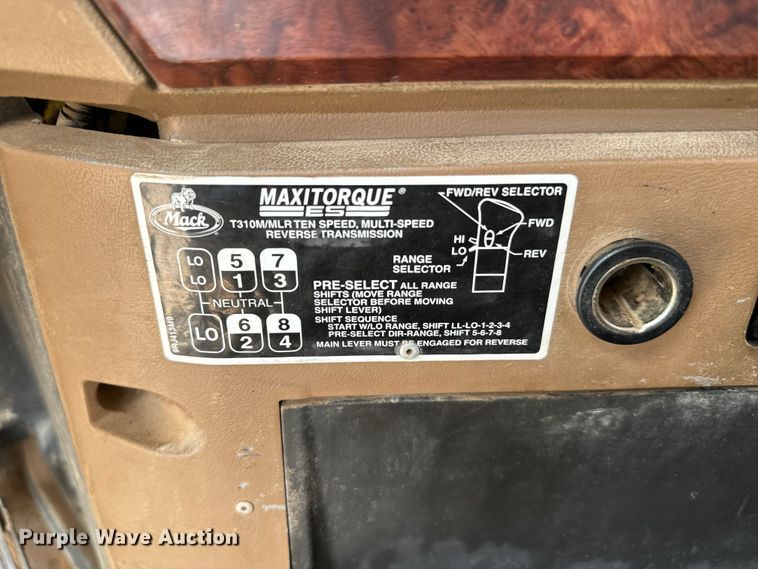 image for item IE9032 2007 Mack CTP713 semi truck