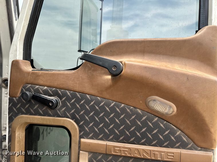 image for item IE9032 2007 Mack CTP713 semi truck