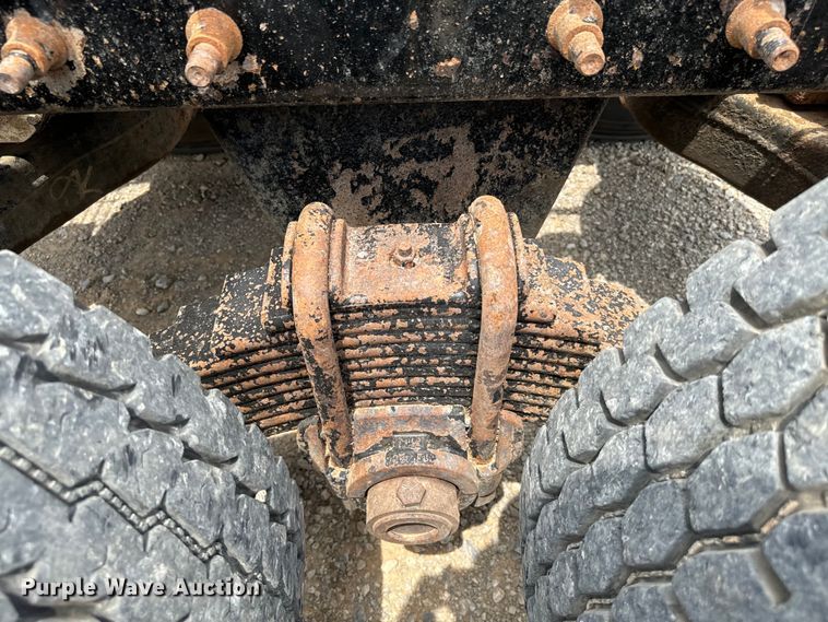 image for item IE9032 2007 Mack CTP713 semi truck