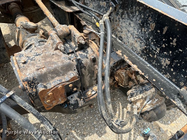 image for item IE9032 2007 Mack CTP713 semi truck