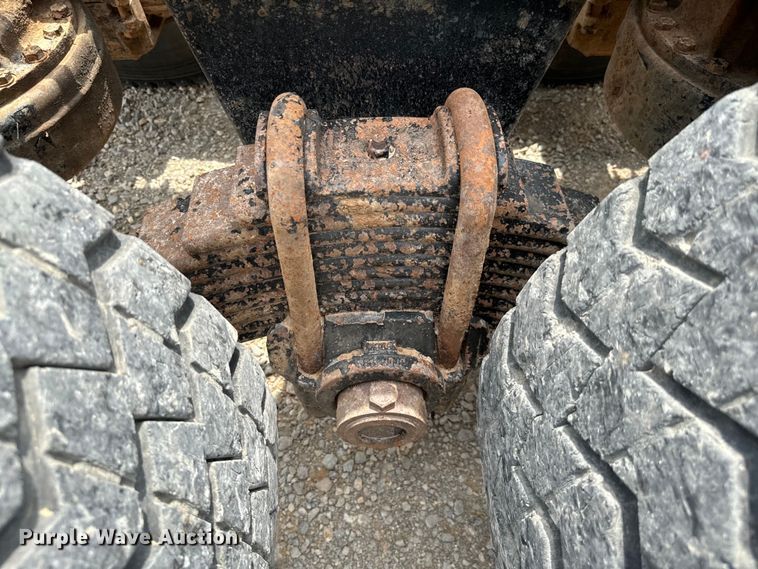 image for item IE9032 2007 Mack CTP713 semi truck