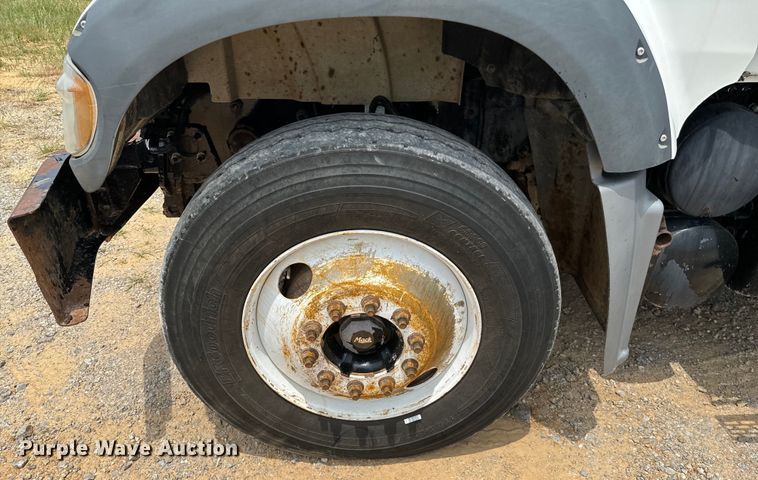 image for item IE9032 2007 Mack CTP713 semi truck