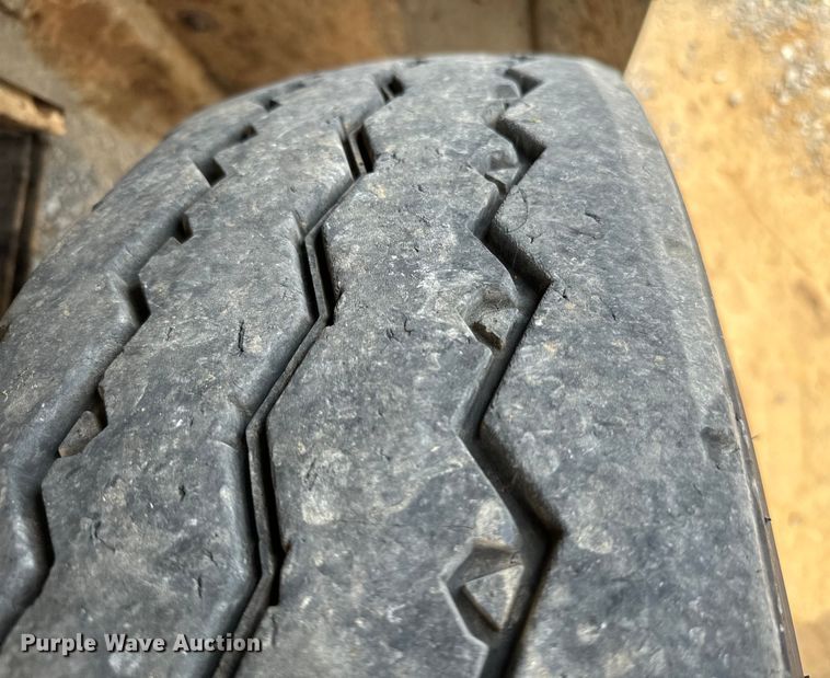 image for item IE9032 2007 Mack CTP713 semi truck