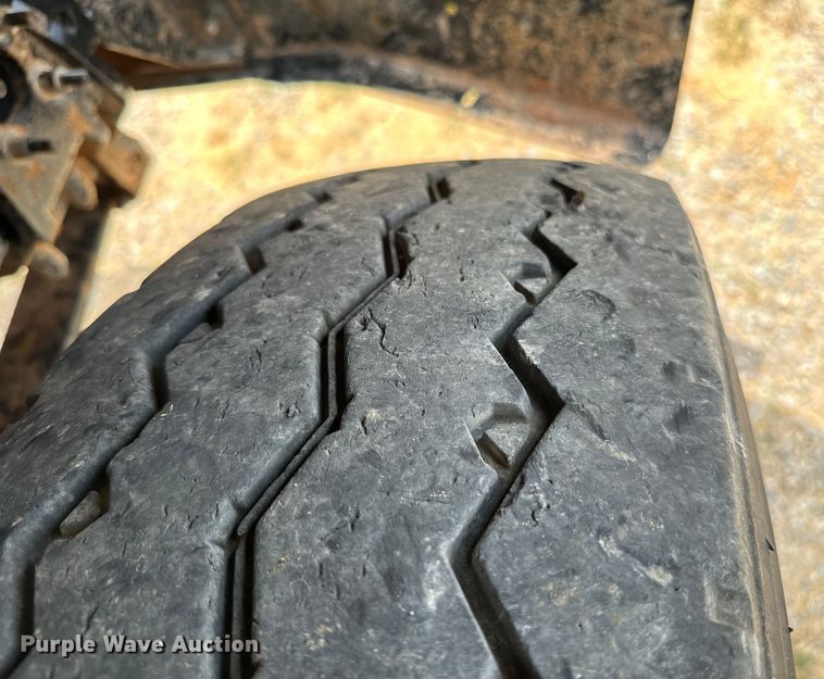 image for item IE9032 2007 Mack CTP713 semi truck