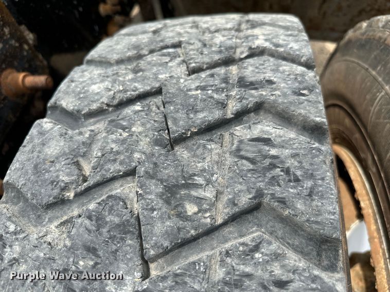 image for item IE9032 2007 Mack CTP713 semi truck