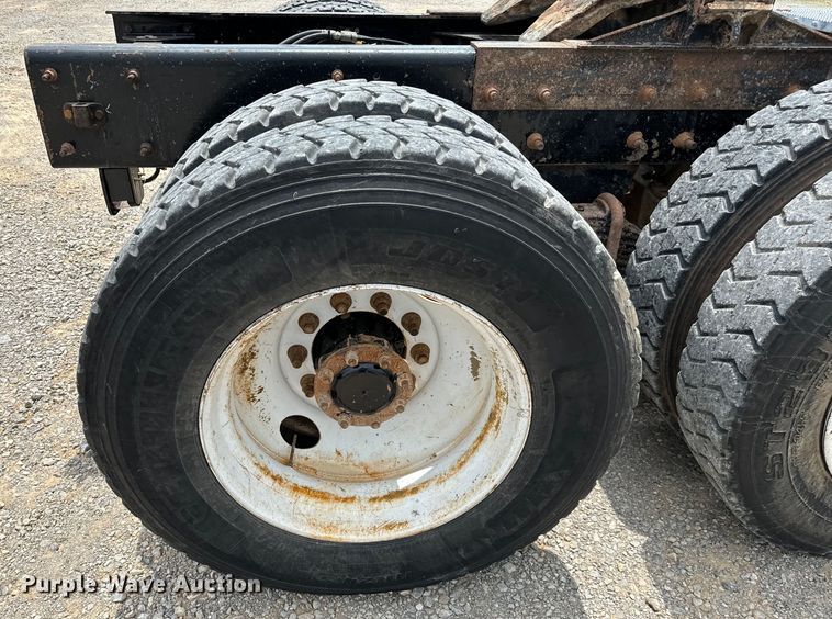 image for item IE9032 2007 Mack CTP713 semi truck