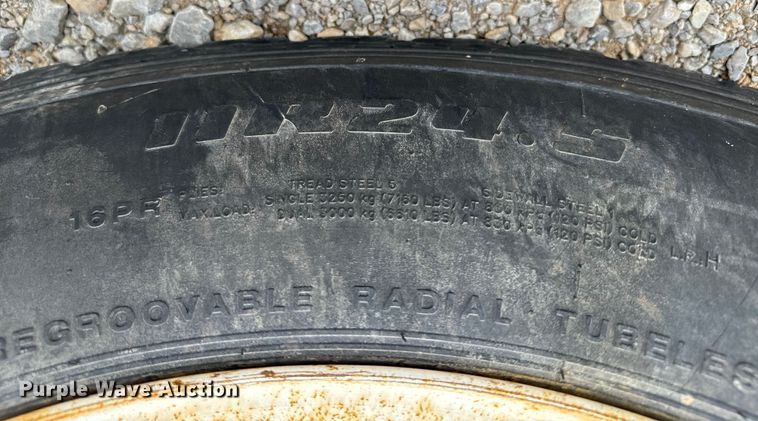 image for item IE9032 2007 Mack CTP713 semi truck