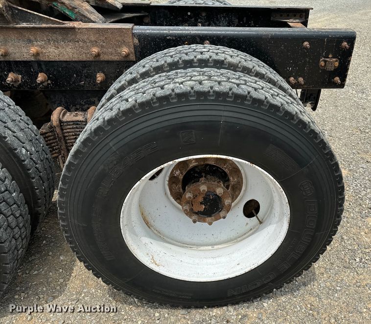 image for item IE9032 2007 Mack CTP713 semi truck