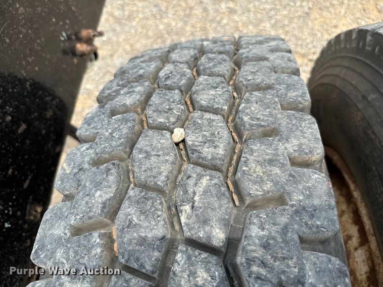 image for item IE9032 2007 Mack CTP713 semi truck