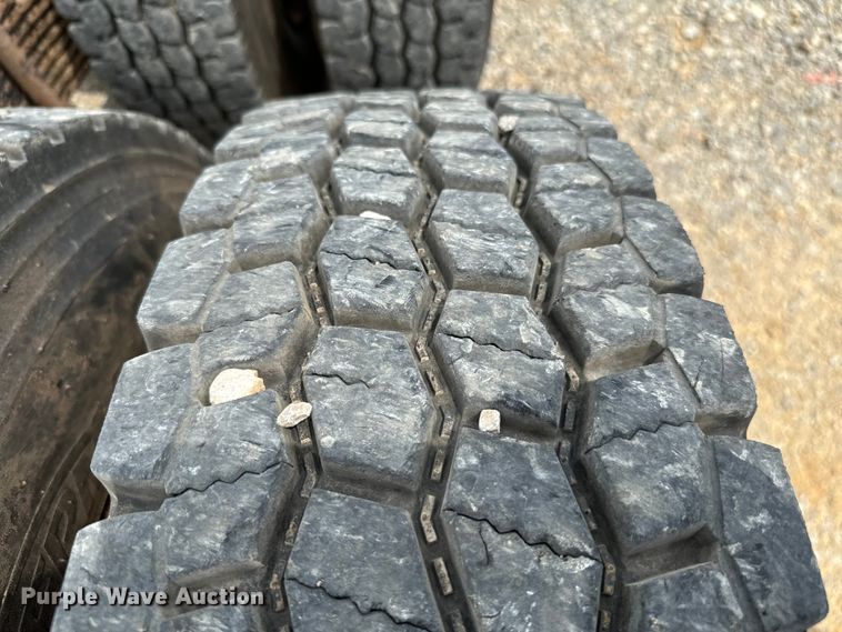 image for item IE9032 2007 Mack CTP713 semi truck