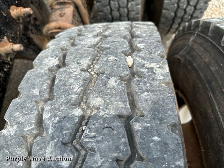 image for item IE9032 2007 Mack CTP713 semi truck