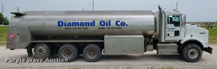 image for item KB9015 2010 Kenworth T800 fuel truck