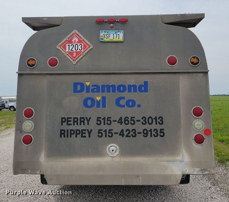 image for item KB9015 2010 Kenworth T800 fuel truck