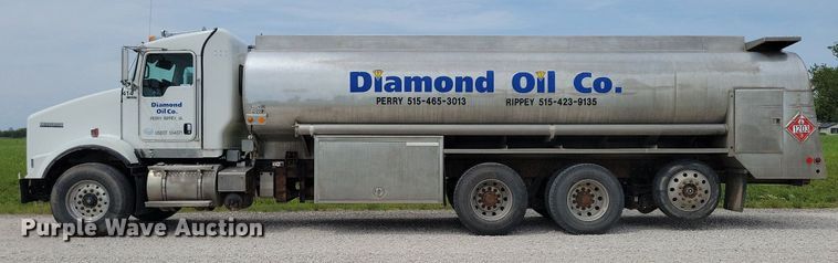 image for item KB9015 2010 Kenworth T800 fuel truck