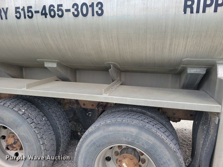 image for item KB9015 2010 Kenworth T800 fuel truck