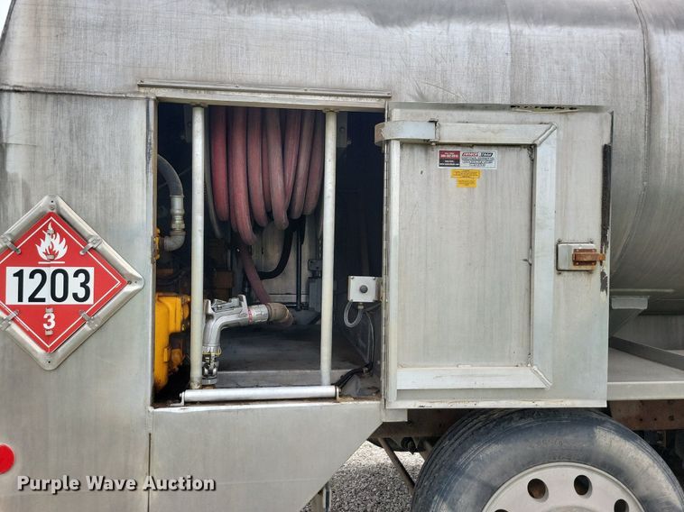 image for item KB9015 2010 Kenworth T800 fuel truck