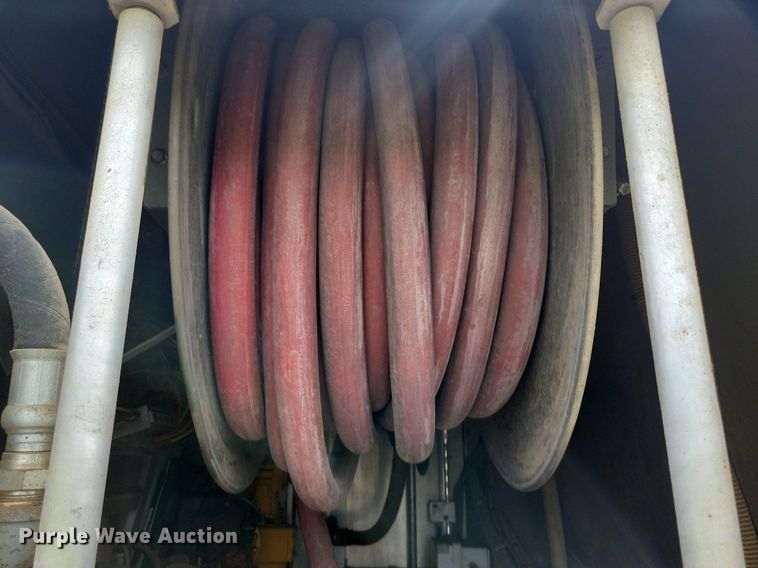 image for item KB9015 2010 Kenworth T800 fuel truck