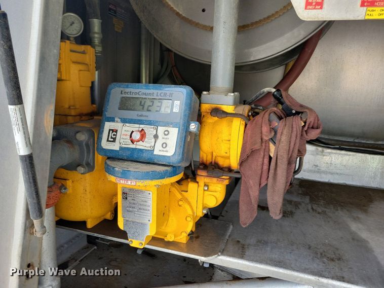 image for item KB9015 2010 Kenworth T800 fuel truck