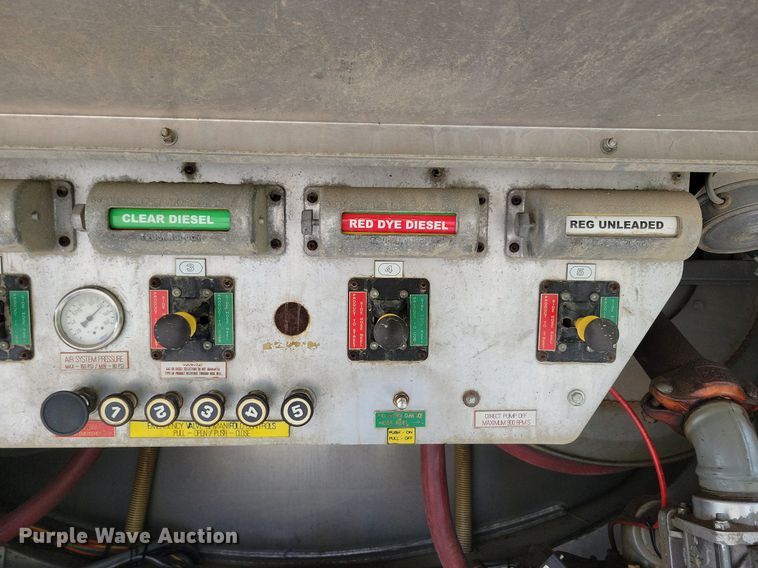 image for item KB9015 2010 Kenworth T800 fuel truck