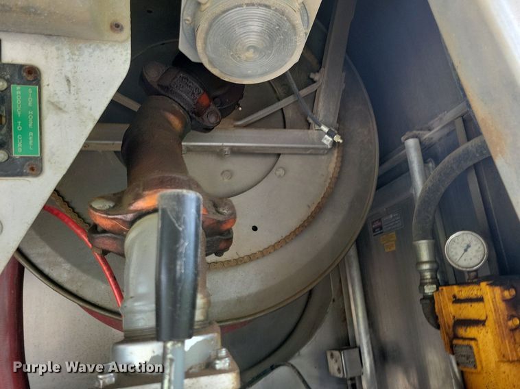 image for item KB9015 2010 Kenworth T800 fuel truck