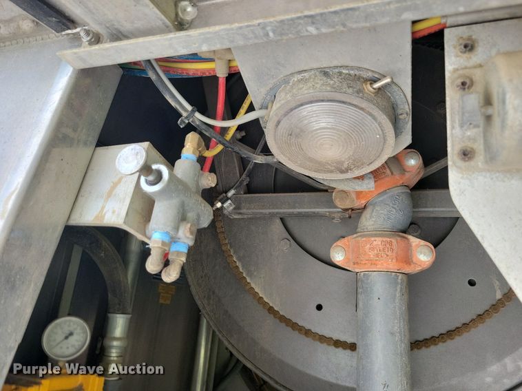 image for item KB9015 2010 Kenworth T800 fuel truck