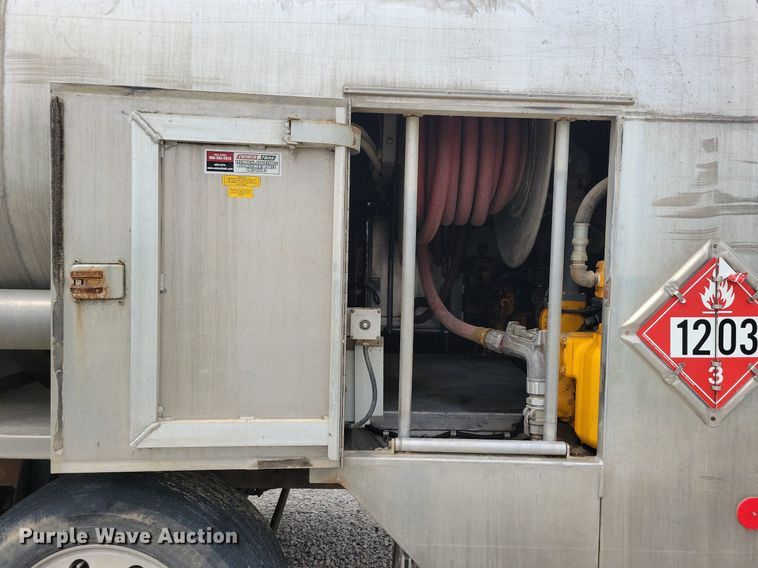 image for item KB9015 2010 Kenworth T800 fuel truck