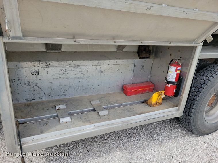 image for item KB9015 2010 Kenworth T800 fuel truck