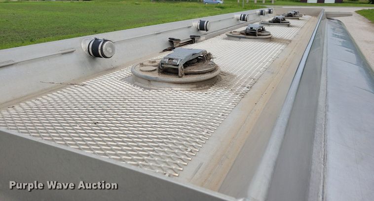 image for item KB9015 2010 Kenworth T800 fuel truck