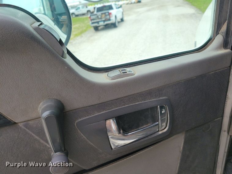 image for item KB9015 2010 Kenworth T800 fuel truck