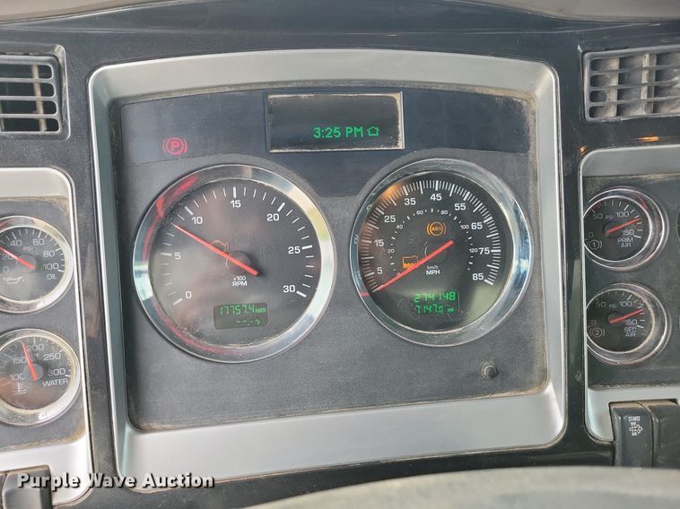 image for item KB9015 2010 Kenworth T800 fuel truck