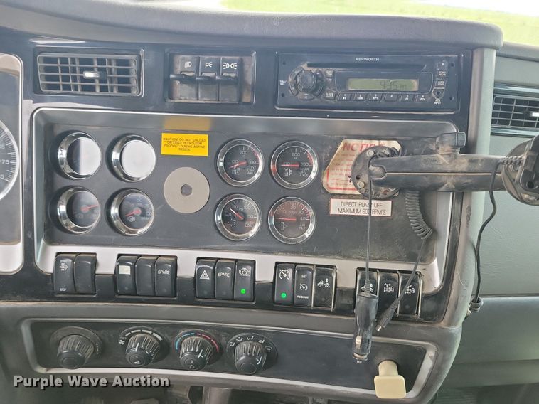 image for item KB9015 2010 Kenworth T800 fuel truck