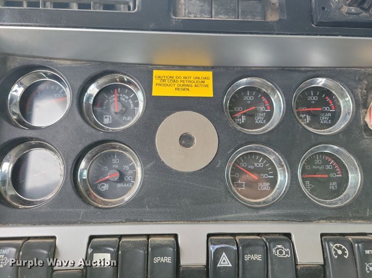 image for item KB9015 2010 Kenworth T800 fuel truck