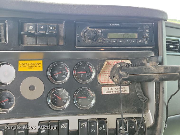 image for item KB9015 2010 Kenworth T800 fuel truck