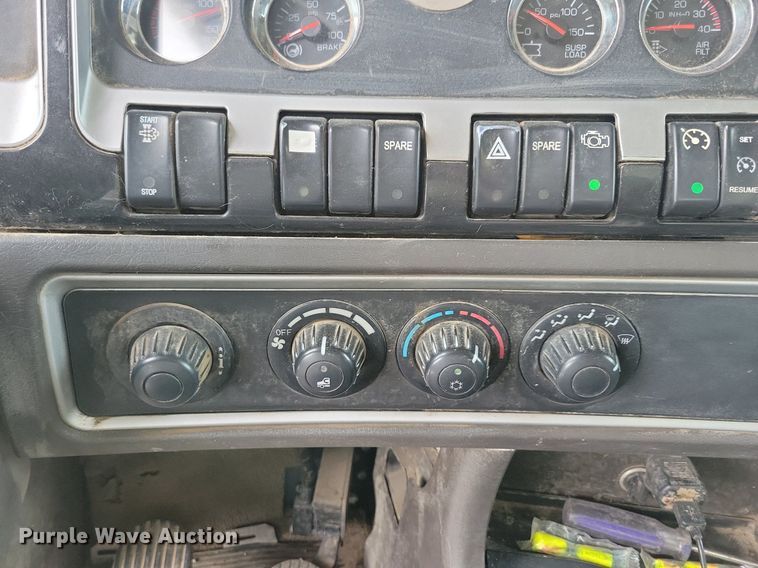 image for item KB9015 2010 Kenworth T800 fuel truck