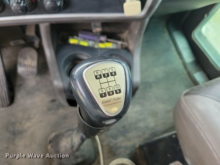 image for item KB9015 2010 Kenworth T800 fuel truck