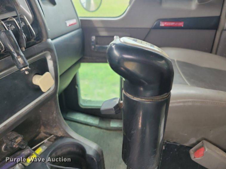 image for item KB9015 2010 Kenworth T800 fuel truck